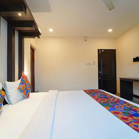 Zion Plaza Hotel Недумбасери Екстериор снимка