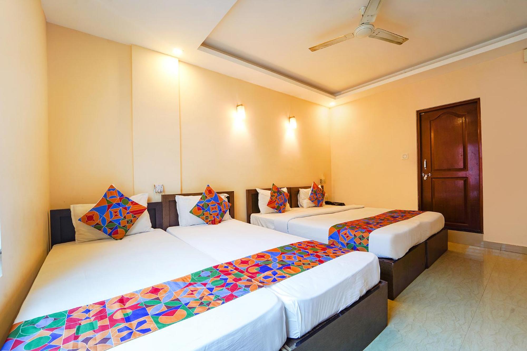Zion Plaza Hotel Недумбасери Екстериор снимка
