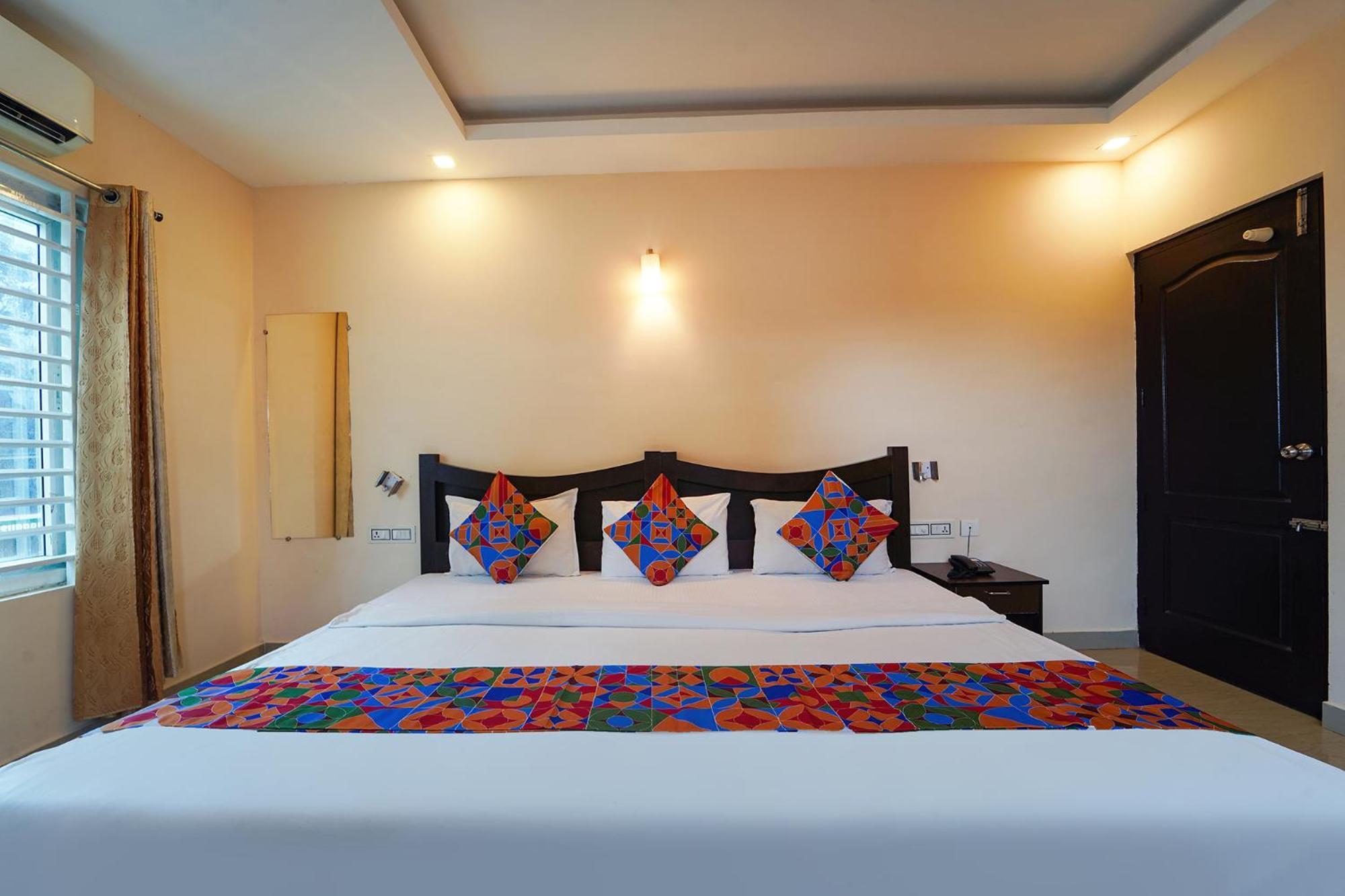 Zion Plaza Hotel Недумбасери Екстериор снимка
