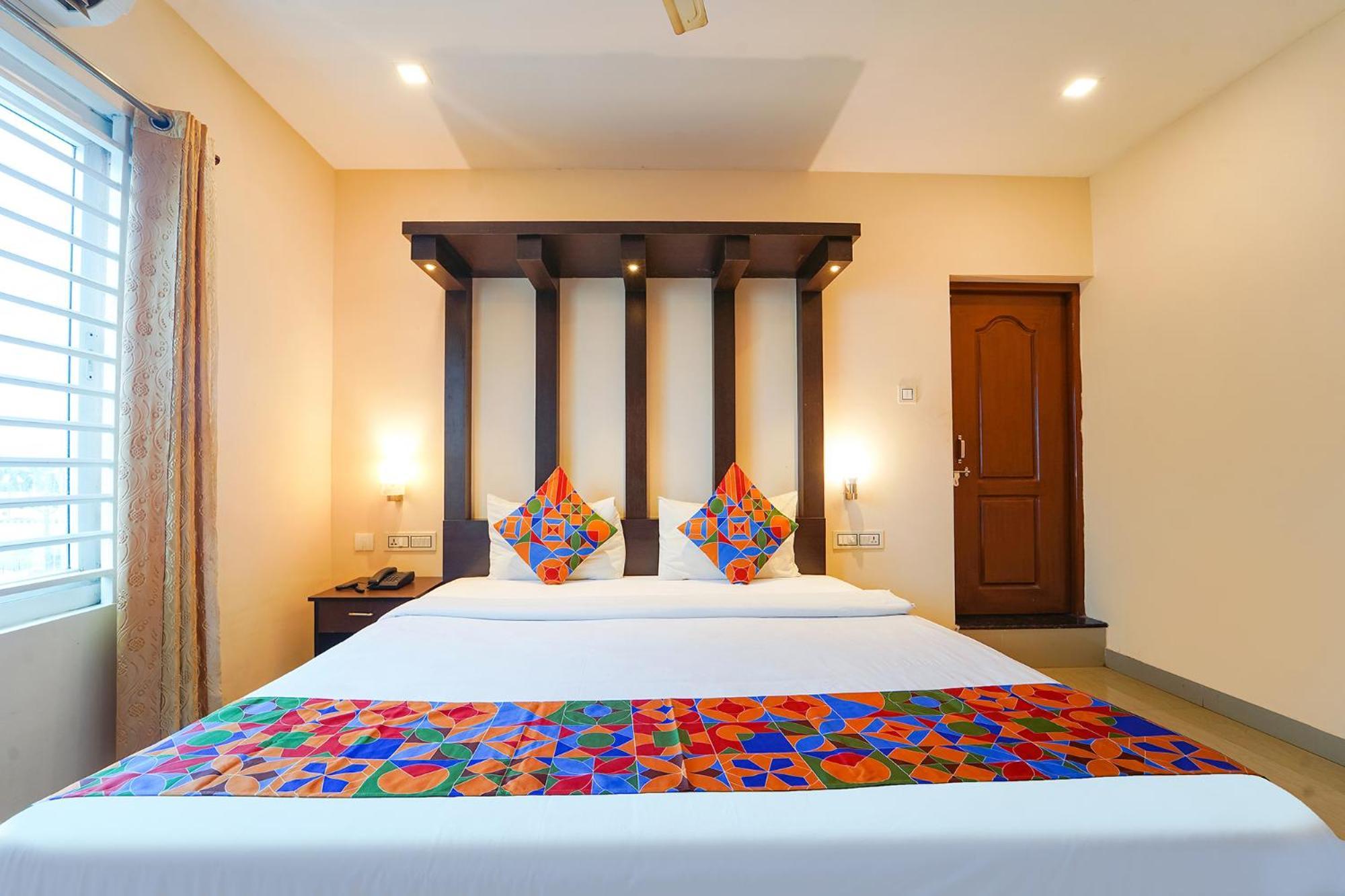 Zion Plaza Hotel Недумбасери Екстериор снимка