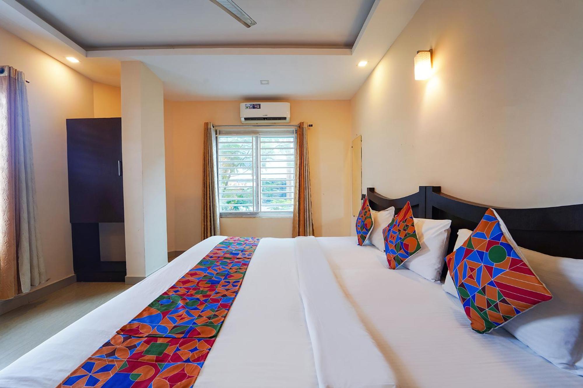 Zion Plaza Hotel Недумбасери Екстериор снимка