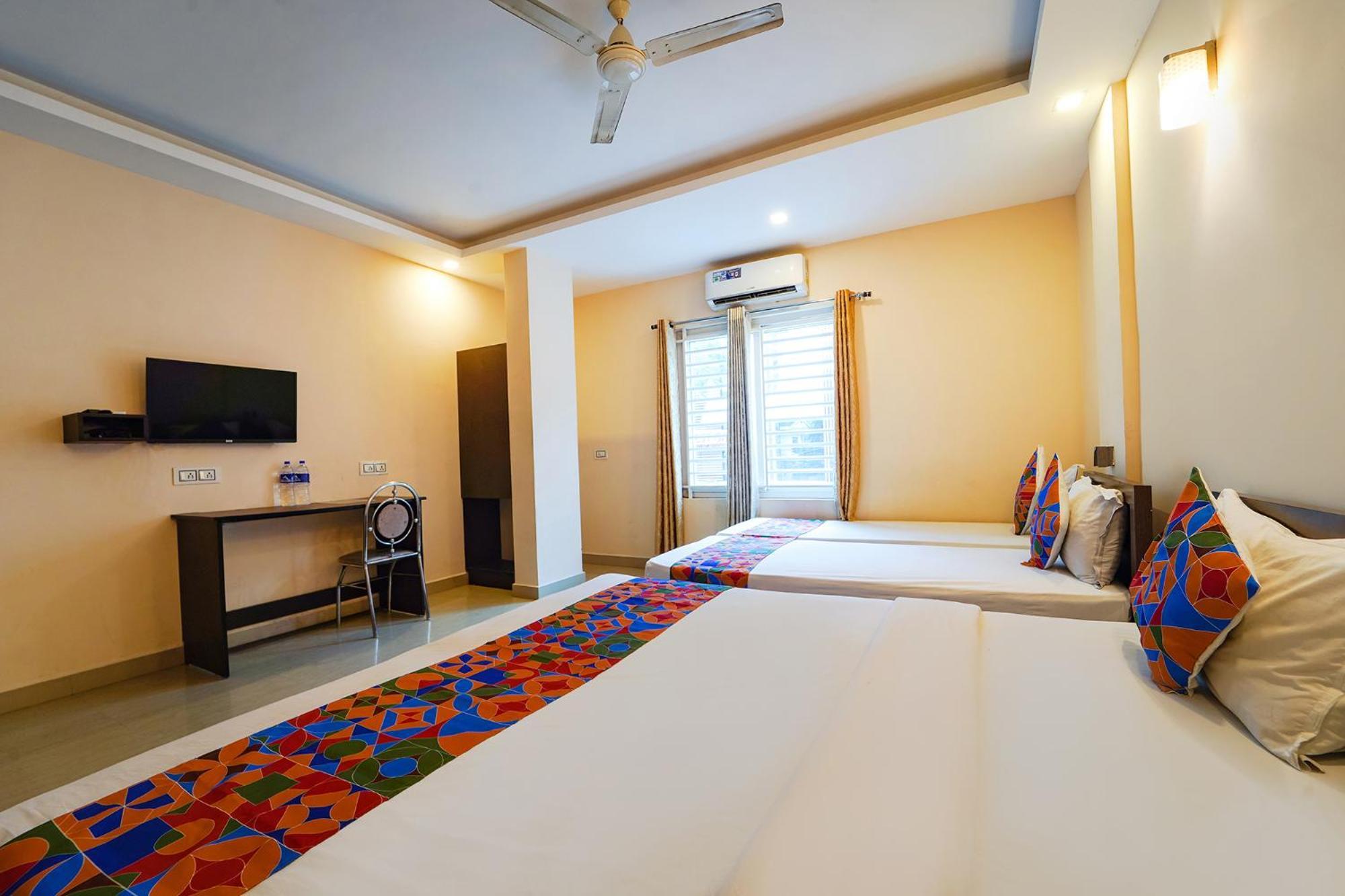 Zion Plaza Hotel Недумбасери Екстериор снимка