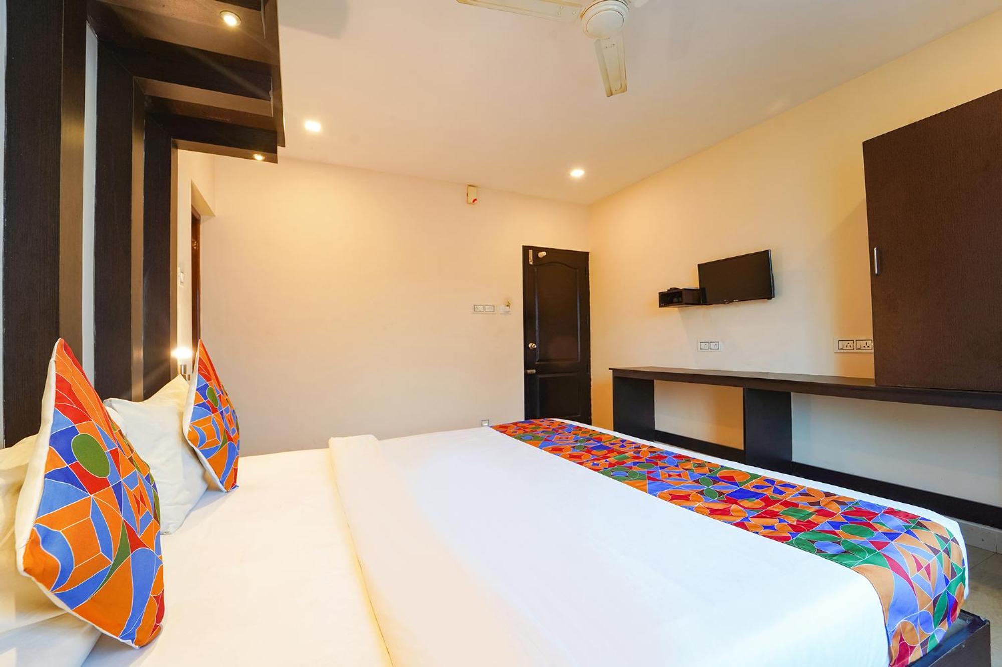 Zion Plaza Hotel Недумбасери Екстериор снимка