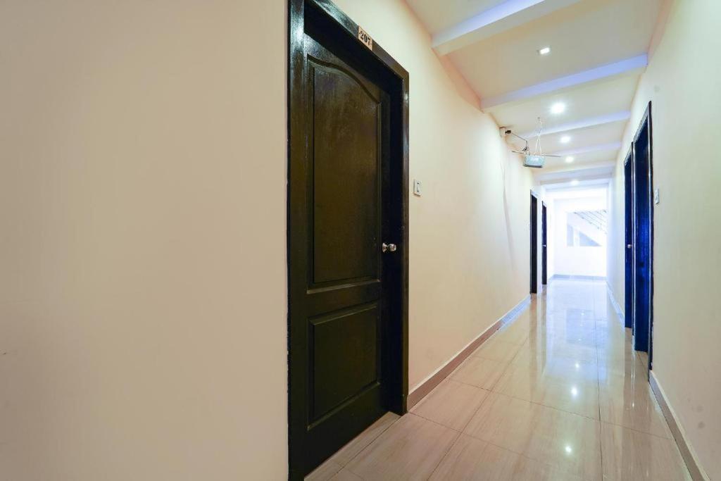Zion Plaza Hotel Недумбасери Екстериор снимка